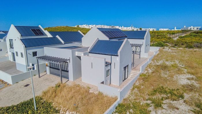 House in Laguna To Rent: 3 en-suite bedrooms, energy-efficient, secure estate living.