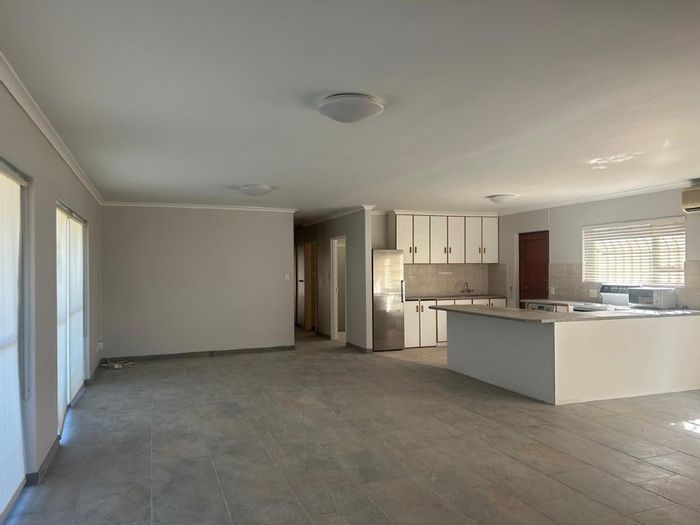 3-Bedroom House To Rent in Middedorp with garden, braai area, and pet-friendly.