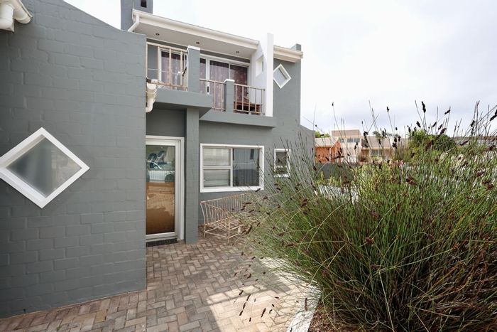 To Rent: 1-Bedroom Apartment in Country Club with Fibre Internet and Parking.