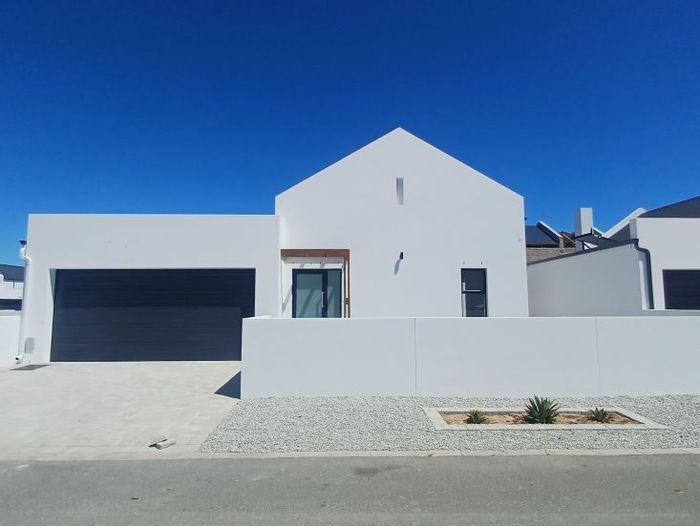 For Sale: House in Britannia Beach Estate, 3 beds, pet-friendly, double garage.