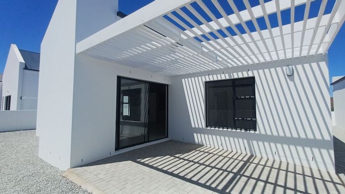 For Sale: House in Britannia Beach Estate with 2 beds, double garage, and fibre internet.