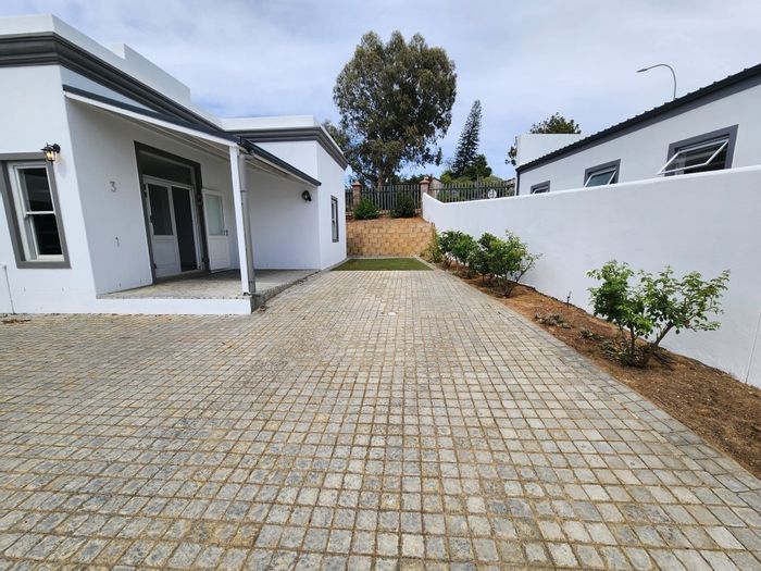 For Sale: House in Glen Lilly with 3 beds, double garage, and solar geyser.