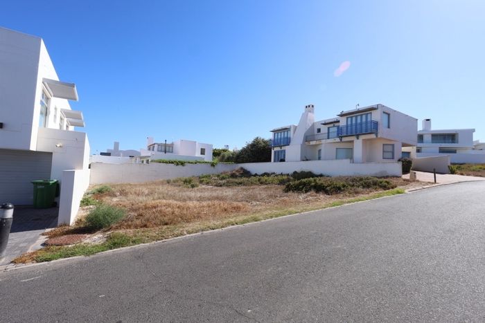 Vacant Land Residential For Sale in Paradise Beach, 428 m² in Security Estate.