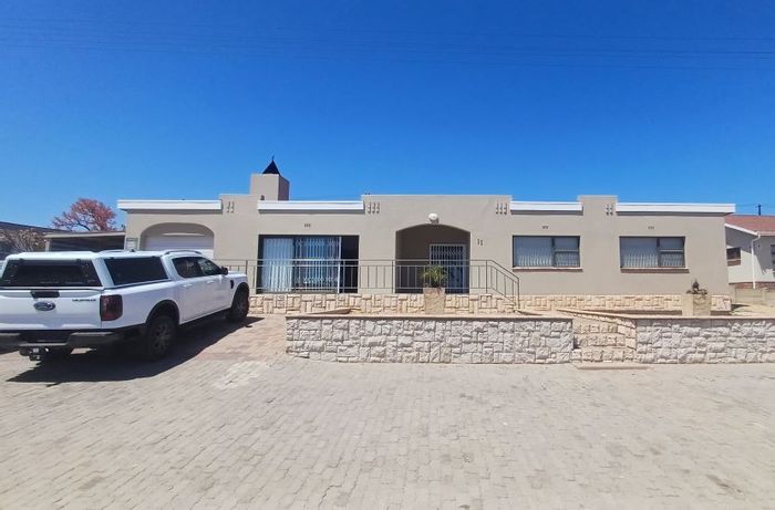 For Sale: Spacious 5-bedroom house in St Helena Views with sea view and security.