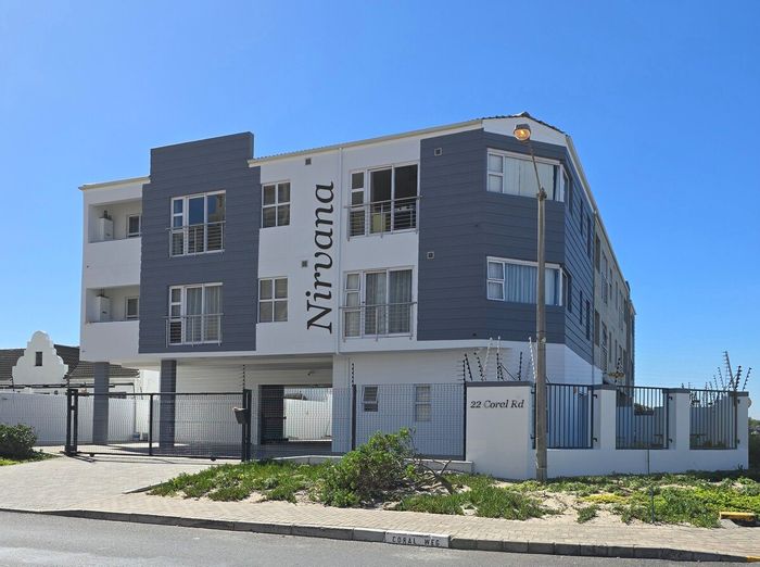Bloubergstrand Apartment To Rent: 2 Bedrooms, beach access, secure parking, pre-paid utilities.