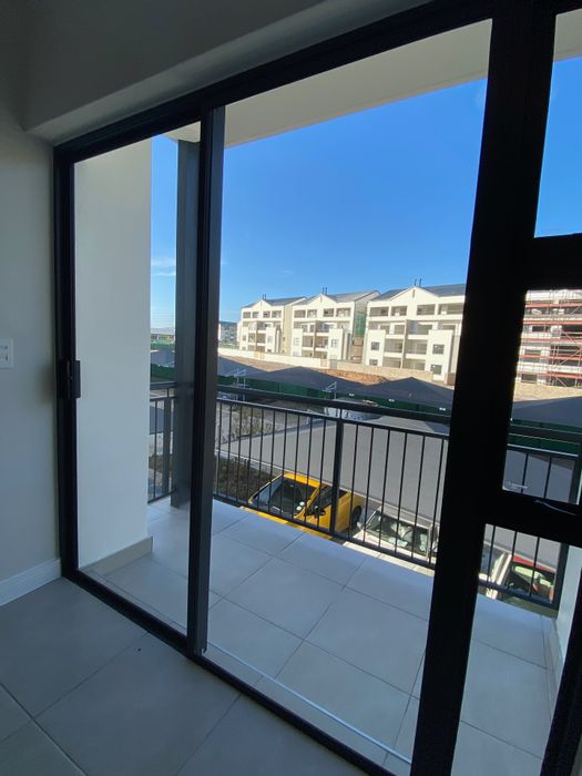 For Sale: Apartment in Sandown with gym, pool, and secure parking.