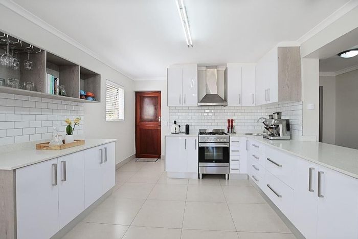 Waves Edge House For Sale: 4 bedrooms, flatlet, near Kite Beach, investment potential.