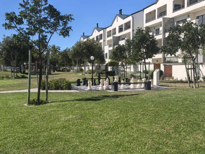 For Sale: Apartment in Sandown with gym, pool, restaurant, and dog park.