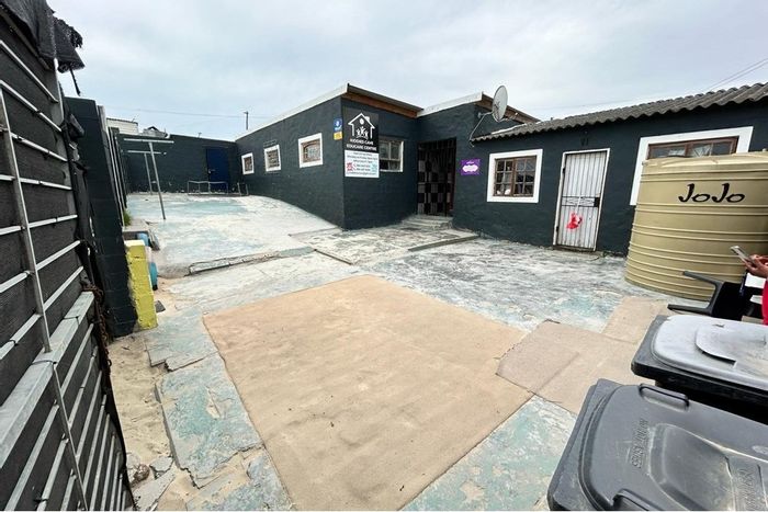 For Sale: Mfuleni House with 5 bedrooms, parking for 4, and income potential.