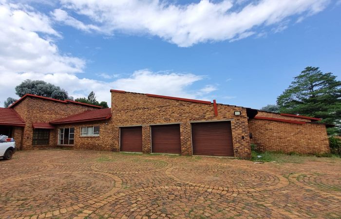 Delmas Rural Farm For Sale: 1.7 Hectares, Indoor Pool, Flatlet, Trucking Yard Potential.