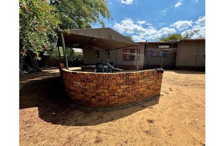 House for Sale in Sasolburg Ext 23: 3 Bedrooms, garden, wheelchair access, near amenities.