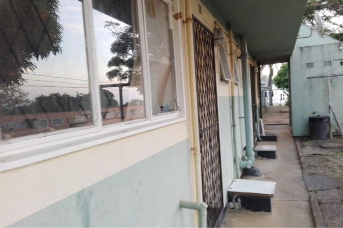 For Sale: Apartment in Greenbury, 1 bedroom, near shopping and airport.