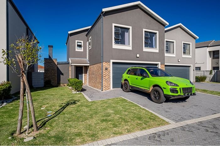 4 Bedroom House in Westbrook For Sale with garage, braai area, and community pool.