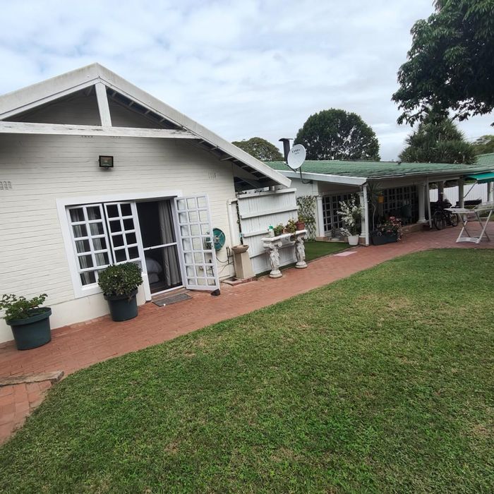 For Sale: House in Mount Edgecombe Country Club Estate with flatlet and amenities.