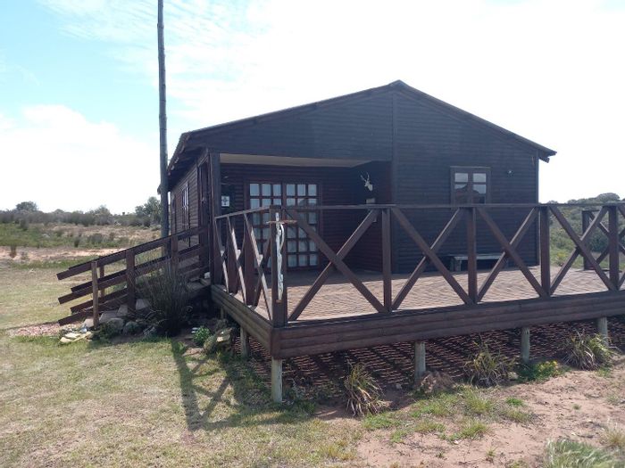 Farm for sale in Stilbaai Rural: 3-bedroom home, barn, pool, borehole.