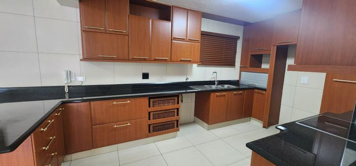 Umgeni Park Townhouse For Sale: 3 Bedrooms, 2 Bathrooms, Secure Complex, Parking Available.