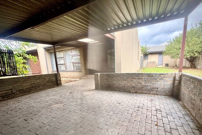 For Sale: 3-Bedroom House in Sasolburg Ext 11 with garden and garage.