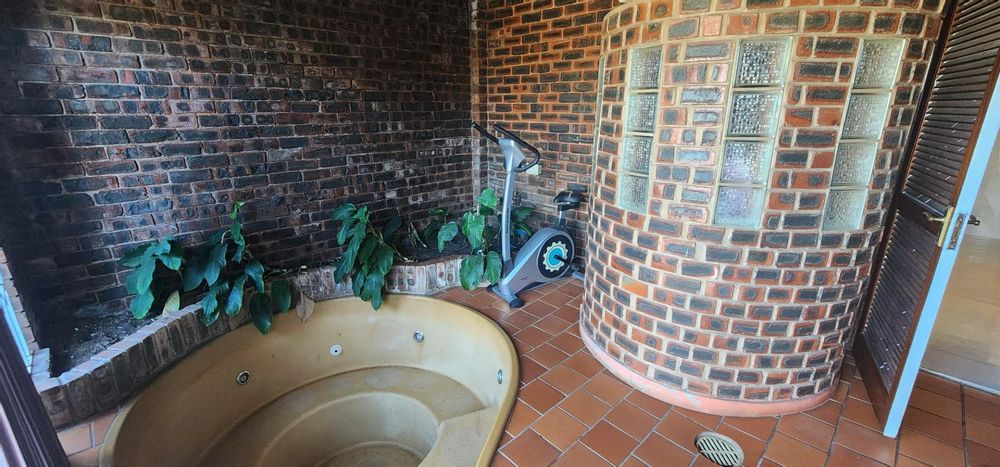 Jacuzzi and small prayer room