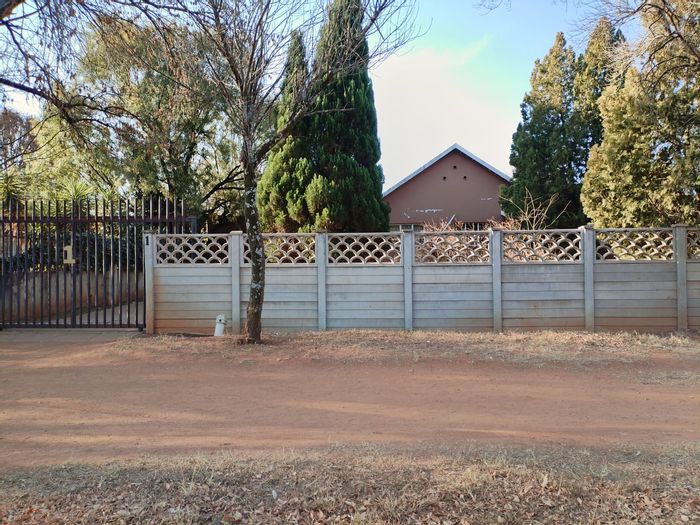 Spacious 3-bedroom house in Stilfontein Central, for sale with ample outdoor potential.