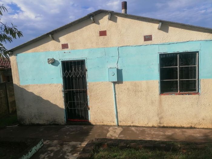 Edendale House For Sale: 2 Bedrooms, double garage, rental potential, spacious yard.