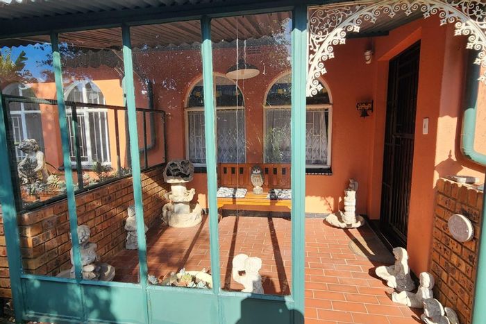 House for Sale in Sunair Park: 3 bedrooms, pool, potential flatlet, double garage.