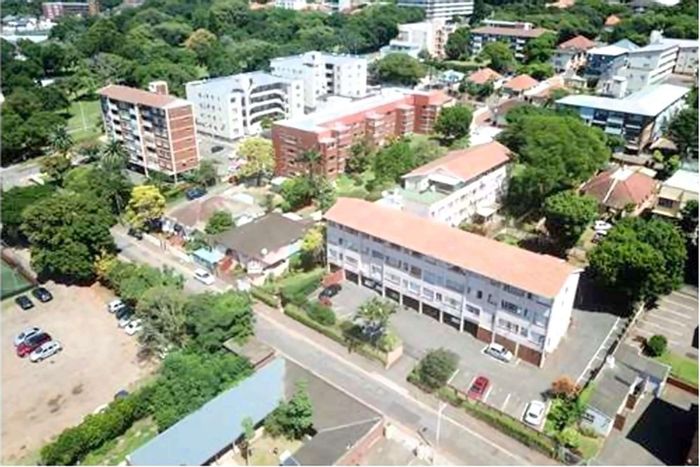 Glenwood Apartment For Sale: 1.5 beds, air conditioning, storage, parking included.