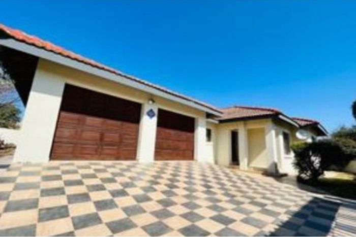 For Sale: House in Serala View with 3 bedrooms, double garage, and spacious living.