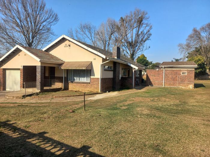 Scottsville House For Sale: Ideal for Student Accommodation, close to DUT and amenities.