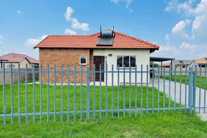 House for Sale in Waterkloof AH: 3 Bedrooms, pet-friendly, covered parking, near schools.