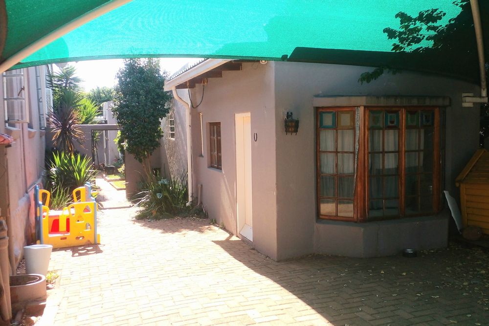 Parking bay and spare room