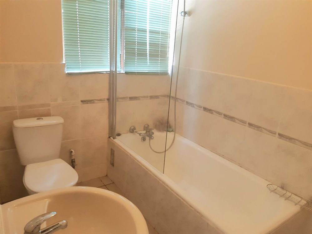 Flarlet 2 - bathroom