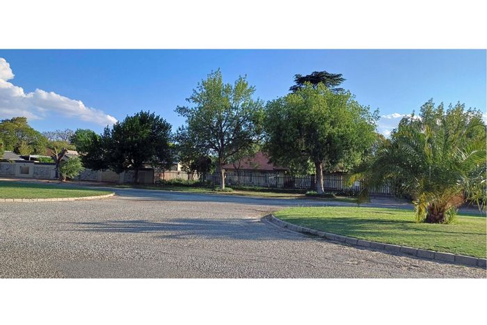 House For Sale in Jim Fouchepark: 3 beds, pool, large garden, investment potential.