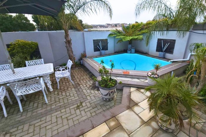 Loucharmante House For Sale: Two homes, heated pool, double garage, ideal investment.