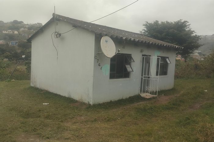 House for Sale in Folweni: 2 beds, garden, playground, parking for 4 vehicles.