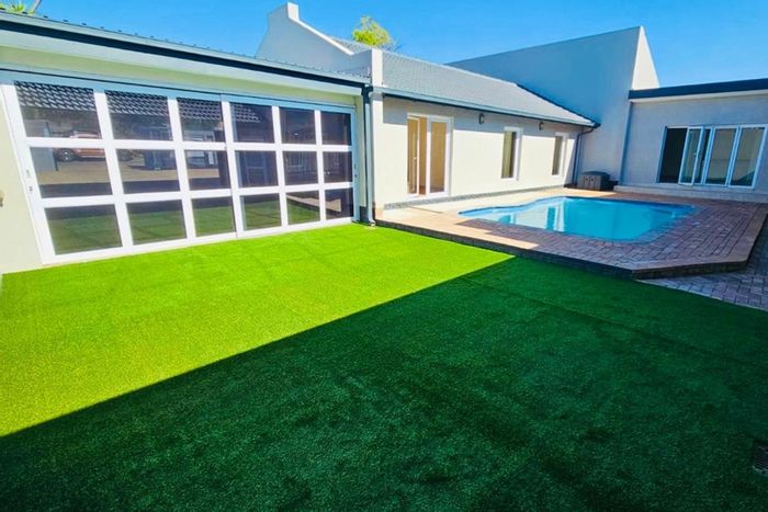 For Sale: Spacious 5-bedroom house in Wierda Park with pool and garden.