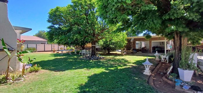 Flamingo Park House For Sale: 3 Beds, Borehole, Workshop, Electric Fence, Braai Patio.