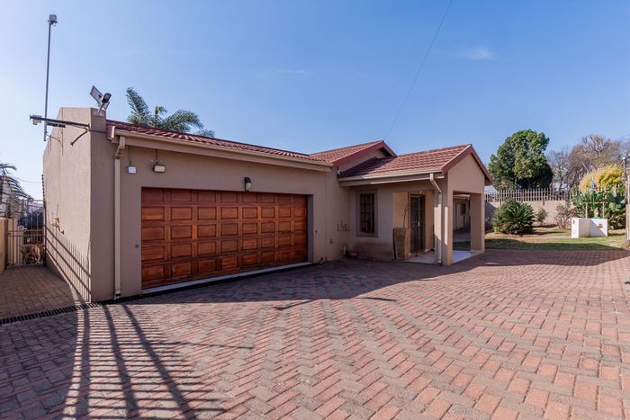 For Sale: Spacious 4-bedroom house in Solheim with pool, lapa, and generator.