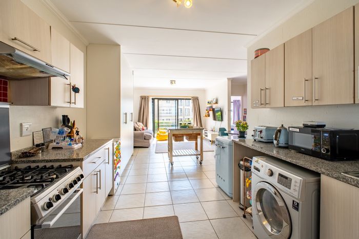 For Sale: 3-Bedroom Apartment in Beverley with Pool, Garden, and Pet-Friendly Patio.