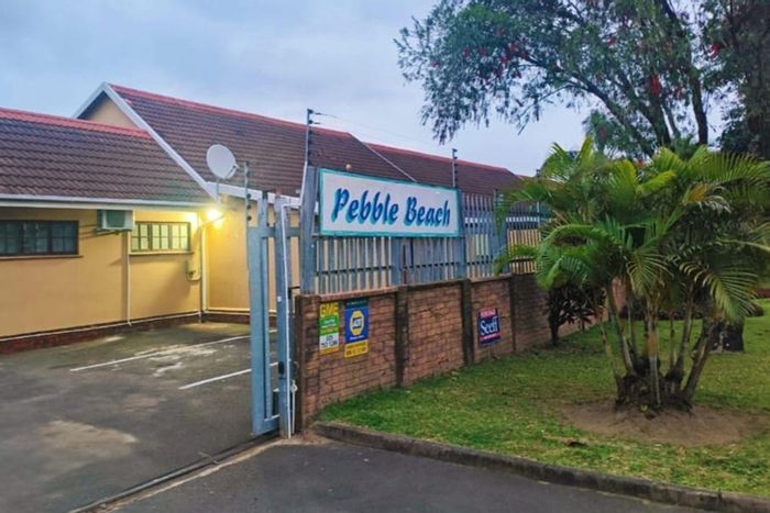 Corner loft apartment in Meer En See, secure community, close to amenities. For Sale.