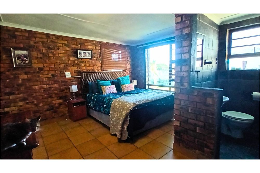 4th Bedroom with en-suite bathroom