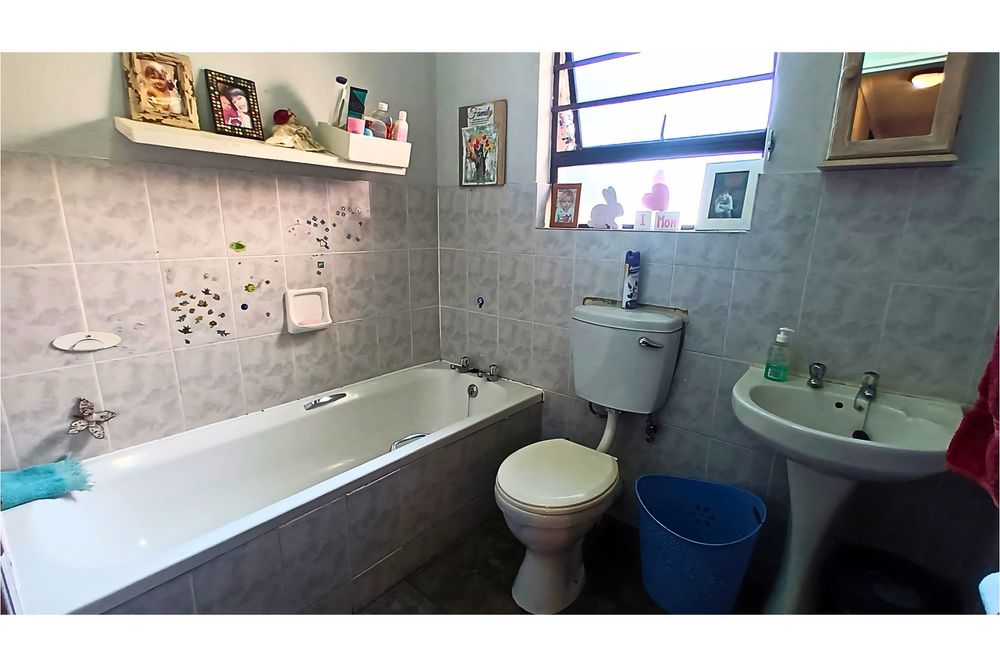 Main bedroom en-suite