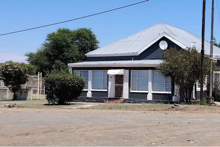 For Sale: Apartment in Winburg Central with garden, garage, and ample parking.
