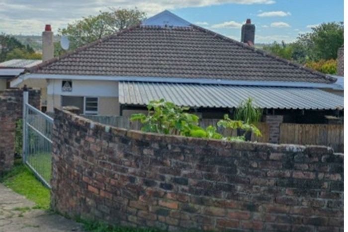 Amalinda House For Sale: 3 beds, flatlet, entertainment area, secure parking.