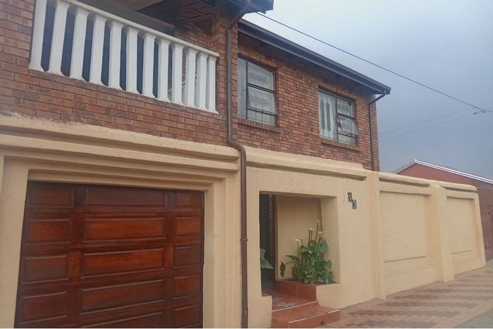 Moletsane House For Sale: 5 bedrooms, double-storey, automated garage, walled, gated.