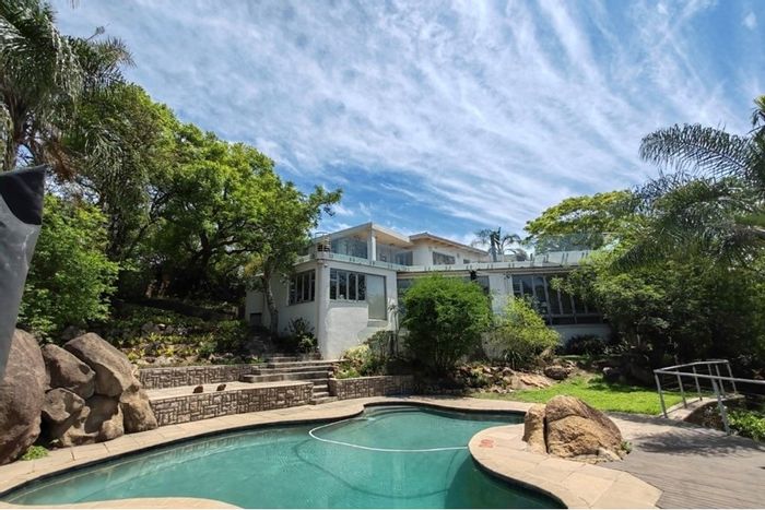 House for Sale in Nelspruit Ext 5: Spacious living, flatlets, panoramic views.