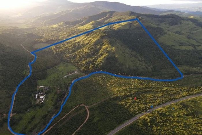 Cottage for Sale in Nelspruit Rural: 32 bedrooms, ample parking, and expansive land.