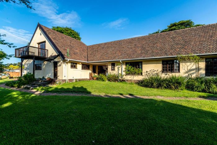 Spacious Selborne house for sale: 9 bedrooms, landscaped grounds, and ample parking.