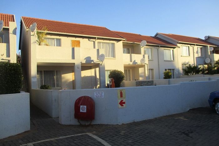 For Sale: Glen Marais Apartment with pool, balcony, and secure parking.