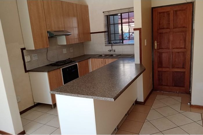 Sagewood Apartment For Sale: 2 Bedrooms, balcony, secure complex, close to amenities.