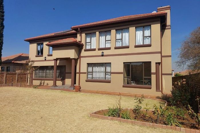 For Sale: Spacious 4-Bedroom House in Parkrand with Large Garage and Security Features.